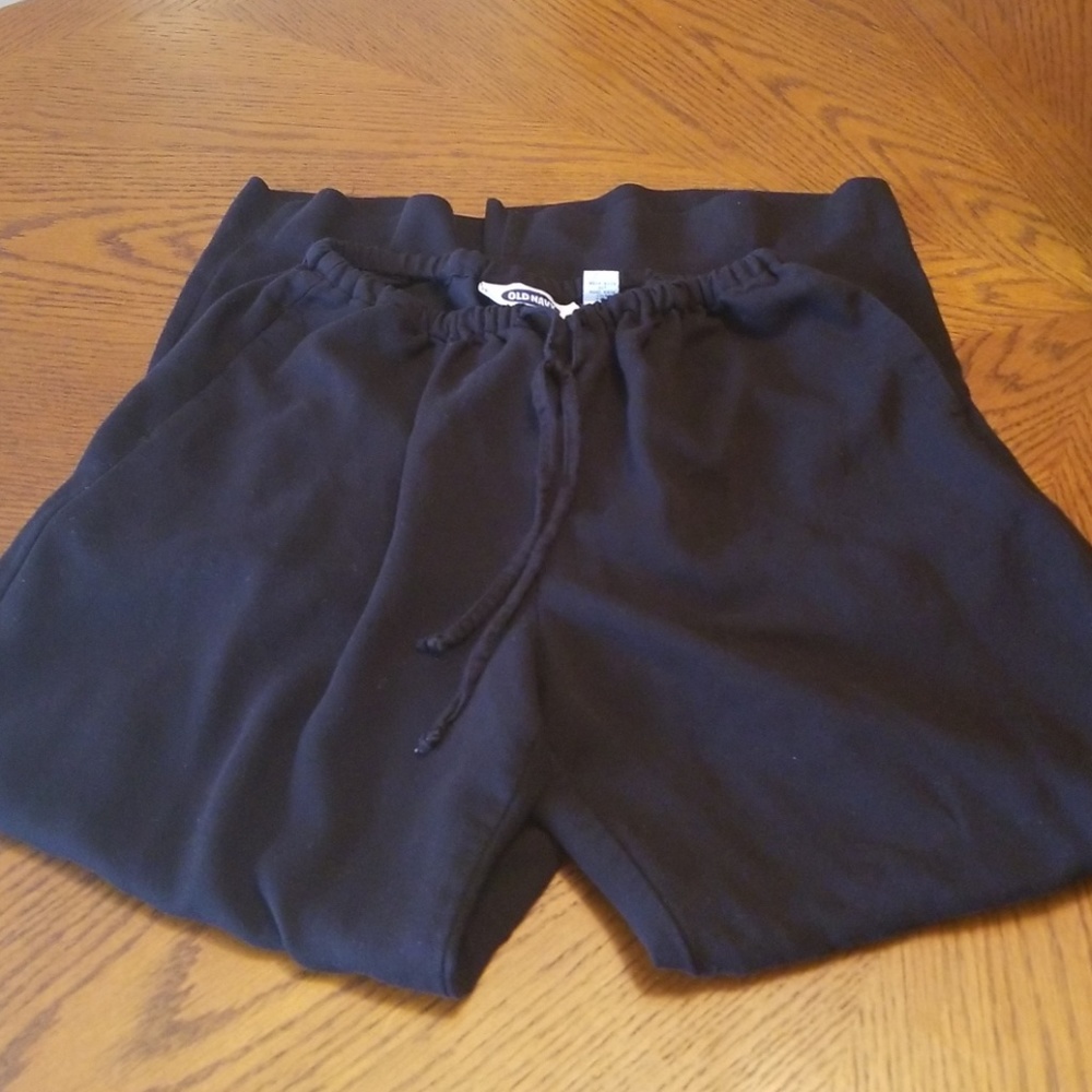 Black flowy wide leg pants with pockets!